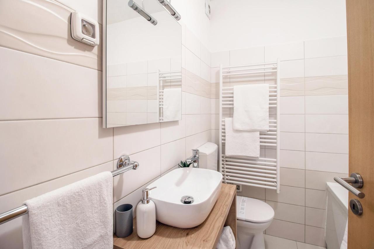 Apartment Montesa Zadar With Free Parking And Balcony Exterior photo