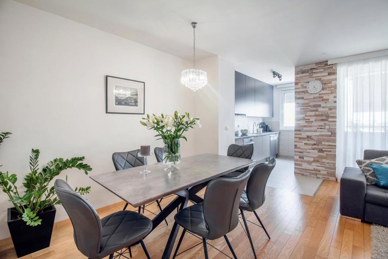 Apartment Montesa Zadar With Free Parking And Balcony Exterior photo