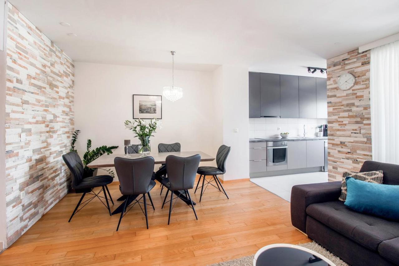 Apartment Montesa Zadar With Free Parking And Balcony Exterior photo