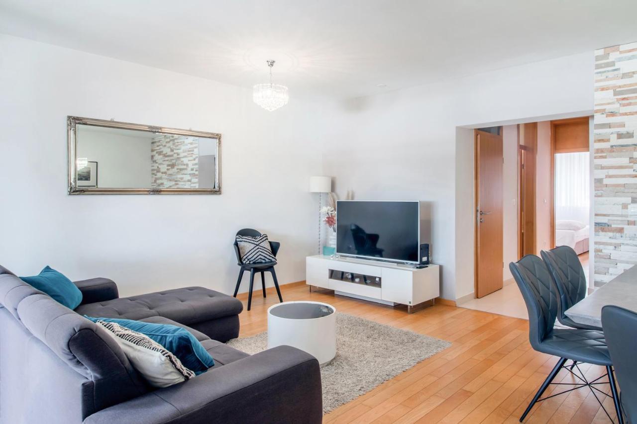 Apartment Montesa Zadar With Free Parking And Balcony Exterior photo