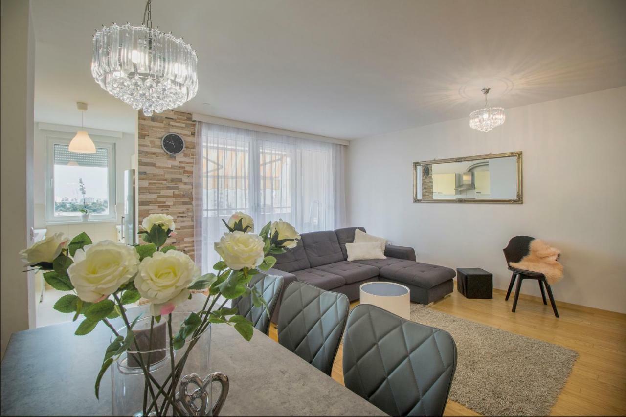 Apartment Montesa Zadar With Free Parking And Balcony Exterior photo