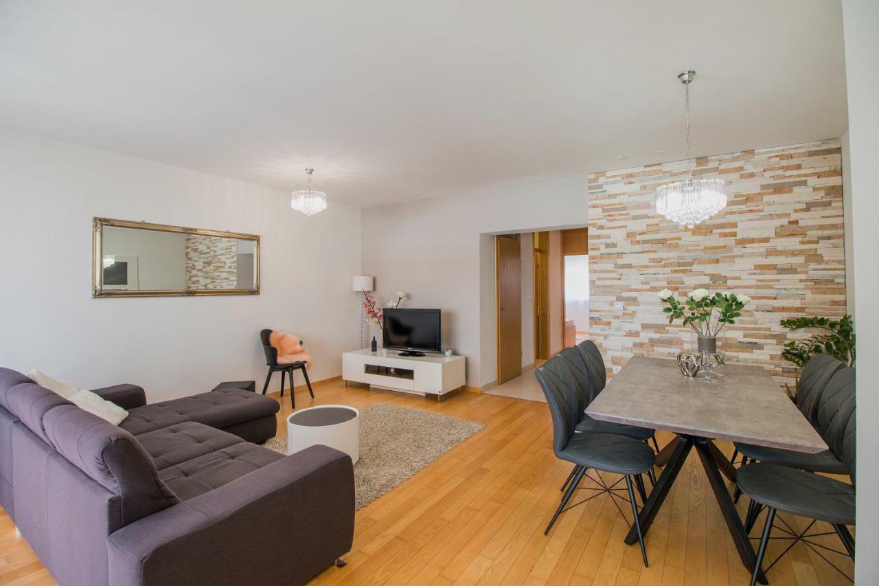 Apartment Montesa Zadar With Free Parking And Balcony Exterior photo