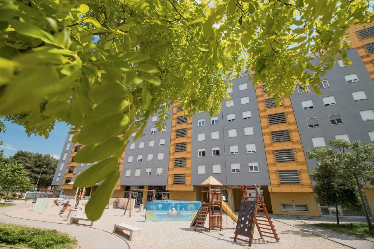 Apartment Montesa Zadar With Free Parking And Balcony Exterior photo